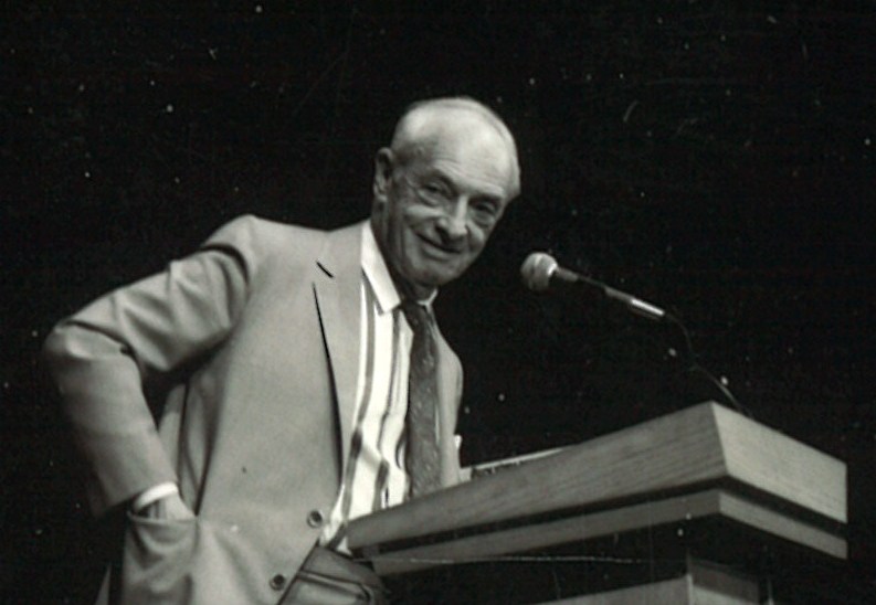 saul-bellow-at-podium-ii-oct-1988