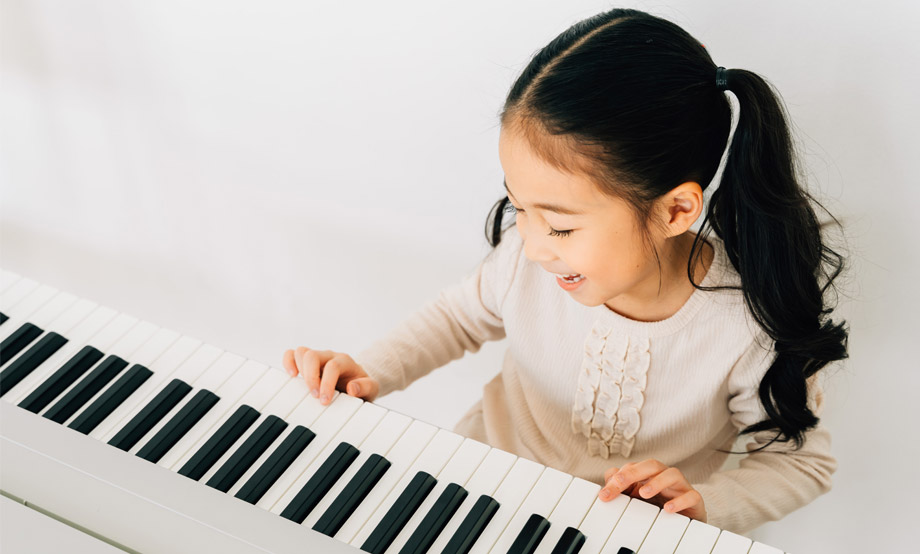 PREPARING AN EMERGING PROFESSIONAL TO TEACH PIANO ONLINE: A CASE
